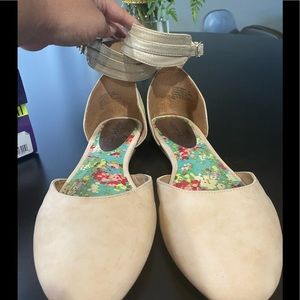 Madden Girl nude/light pink flats w ankle strap